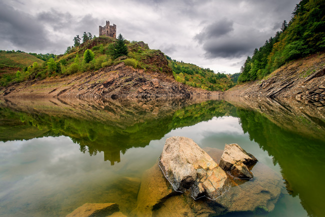 Обои картинки фото chateau d`alleuzel, города, замки франции, замок, холм