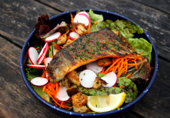 Картинка еда рыбные+блюда +с+морепродуктами салат рыба жареная лимон
