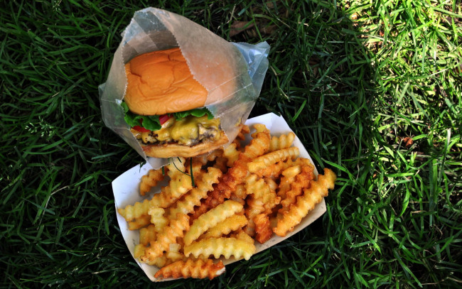 Обои картинки фото еда, бутерброды,  гамбургеры,  канапе, картофель, гамбургер, фри