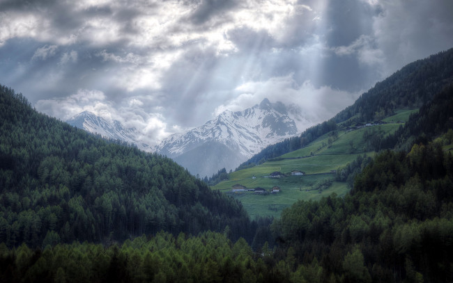 Обои картинки фото природа, горы, лес, деревня, туман