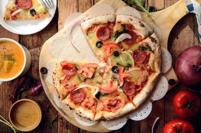 Обои картинки фото еда, пицца, сыр, помидоры, томаты
