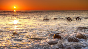 Картинка природа восходы закаты океан камни волны пена солнце заря