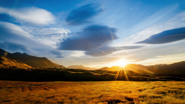 Картинка природа восходы закаты осень горы поле трава солнце свет