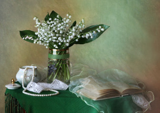 Картинка цветы ландыши ожерелье букет книга