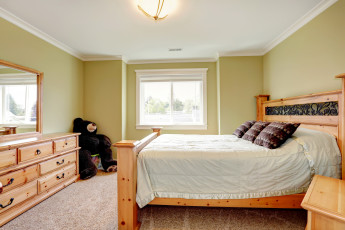 Картинка интерьер спальня постель трюмо кровать