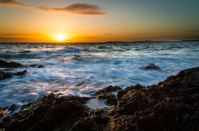 Обои картинки фото природа, восходы, закаты, океан, заря, солнце, горизонт, волны, камни