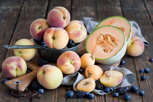 Обои картинки фото еда, фрукты,  ягоды, персики, абрикосы, дыня, ягоды