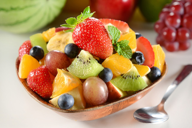 Обои картинки фото еда, мороженое,  десерты, клубника, десерт, ягоды, фрукты, фруктовый, салат