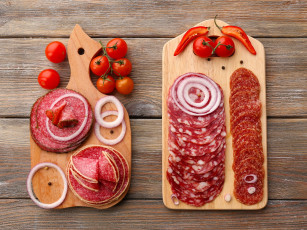 Картинка еда колбасные+изделия копченая колбаса перец помидоры лук томаты