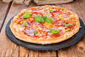 Картинка еда пицца ветчина базилик
