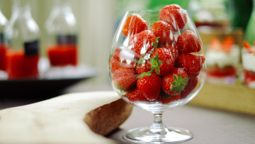 Картинка еда клубника +земляника ягоды бокал