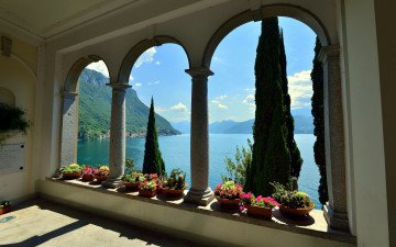 Картинка интерьер веранды +террасы +балконы озеро горы кипарисы