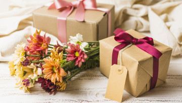 Картинка праздничные подарки+и+коробочки цветы подарки ленты банты