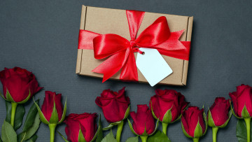 обоя праздничные, подарки и коробочки, розы, бутоны, подарок, лента, бант