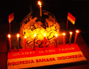 обоя еда, торты, торт, свечи, флаги, индонезия
