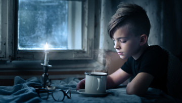 Картинка разное дети мальчик кружка свеча очки окно ткань