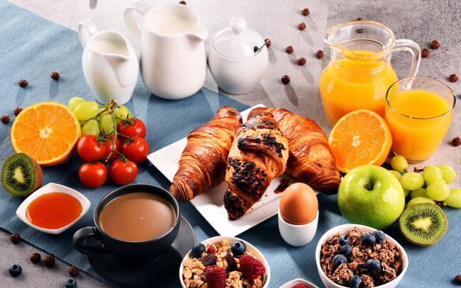 Обои картинки фото еда, разное, апельсиновый, сок, помидоры, круассаны, молоко, кофе, мюсли, яблоки