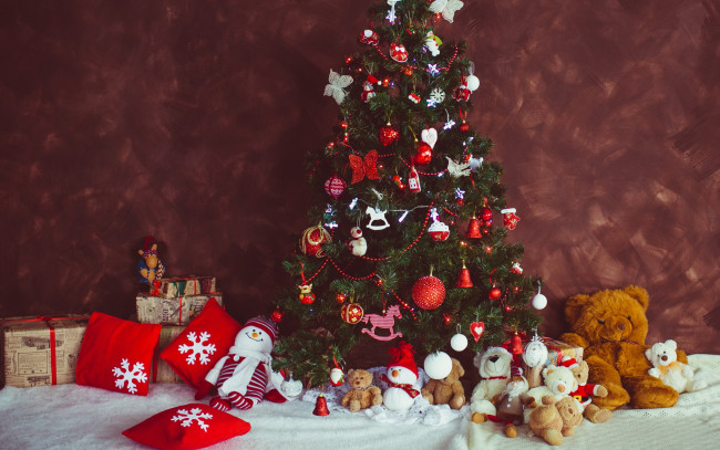 Обои картинки фото праздничные, ёлки, подушки, елка, игрушки, подарки