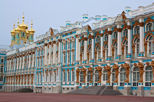 Обои картинки фото екатерининский, дворец, санкт, петербург, города, петергоф, россия, лестница, окна, купола