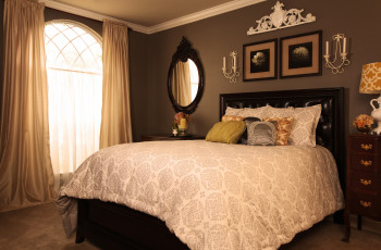 Картинка интерьер спальня кровать декор