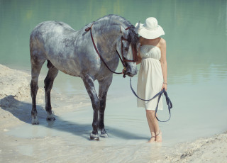 Картинка девушки -unsort+ брюнетки +шатенки конь шляпа вода