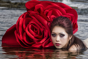 Картинка девушки -unsort+ азиатки азиатка лицо взгляд макияж розы цветы вода