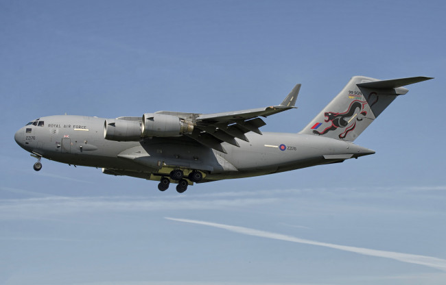 Обои картинки фото boeing c17a globemaster iii, авиация, военно-транспортные самолёты, ввс