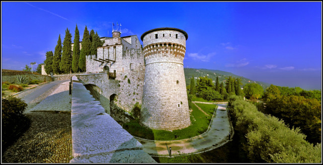 Обои картинки фото brescia, the, castle, города, дворцы, замки, крепости, горы, стена, лес, замок, башня