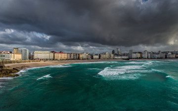 Картинка города -+панорамы море пляж город тучи