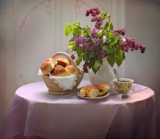 Обои картинки фото еда, хлеб,  выпечка, сирень, чай, выпечка, пирожки, натюрморт, май, весна