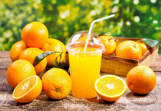Обои картинки фото еда, напитки,  сок, апельсины, соломинка