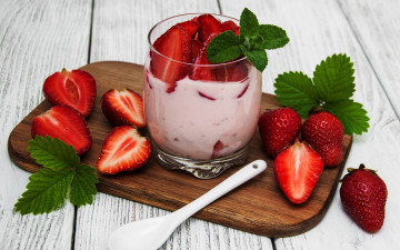 Картинка еда мороженое +десерты десерт клубника ягоды