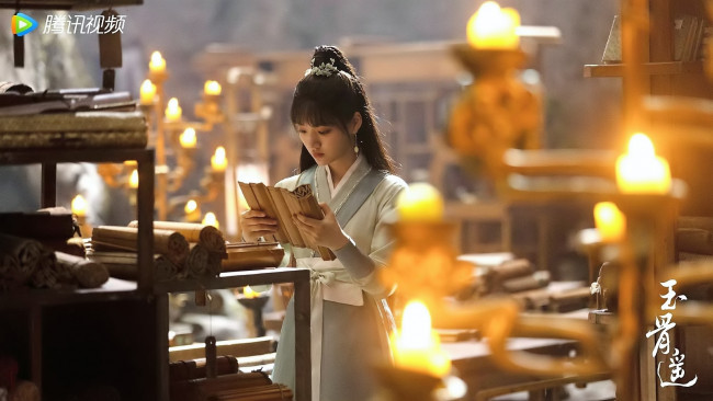 Обои картинки фото кино фильмы, yu gu yao, девушка, библиотека, свитки, свечи