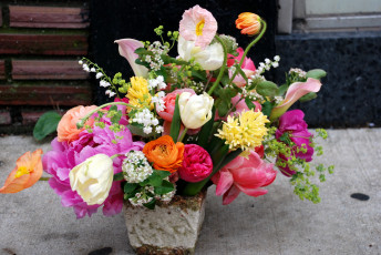 Картинка цветы букеты композиции ландыши пионы тюльпаны букет маки