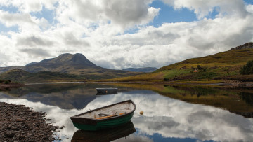 Картинка корабли лодки шлюпки холмы камни берег scotland лодка вода озеро