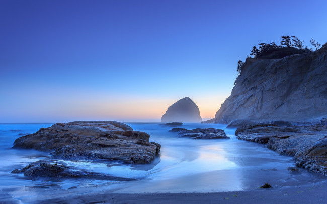 Обои картинки фото haystack, rock, cannon, beach, oregon, природа, побережье, орегон, кэннон, бич, тихий, океан, скалы, pacific, ocean