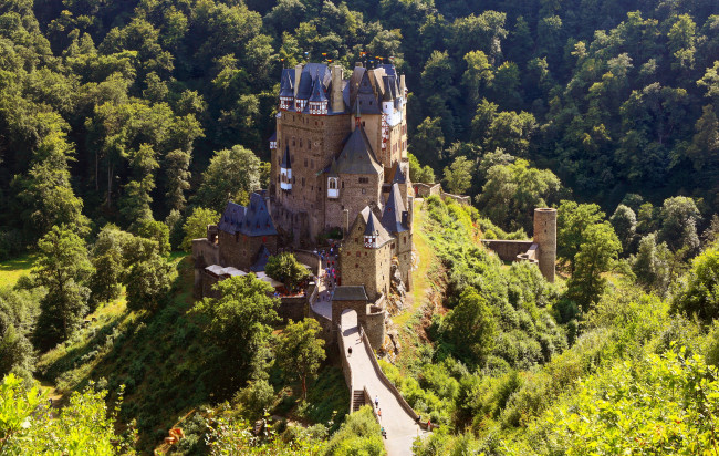 Обои картинки фото burg eltz  германия, города, - дворцы,  замки,  крепости, burg, eltz, лес, замок, виршем, германия