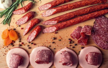 Картинка еда колбасные+изделия мясо колбаса курага специи