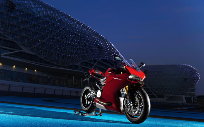 Обои картинки фото мотоциклы, ducati, мотоцикл, дукати, красный, спорткомплекс, свет, вечер, стадион