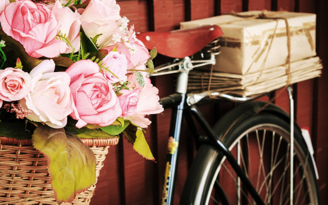Обои картинки фото разное, ремесла,  поделки,  рукоделие, flowers, roses, ретро, цветы, букет, флористика, велосипед