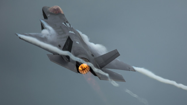 Обои картинки фото авиация, боевые самолёты, f-35a, самолёт, оружие