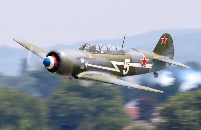 Обои картинки фото yakovlev yak-11 d-fjii, авиация, боевые самолёты, истребитель