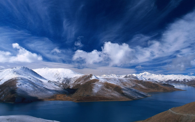 Обои картинки фото природа, реки, озера, небо, холмы, горы, изгибы, облака, река, вода