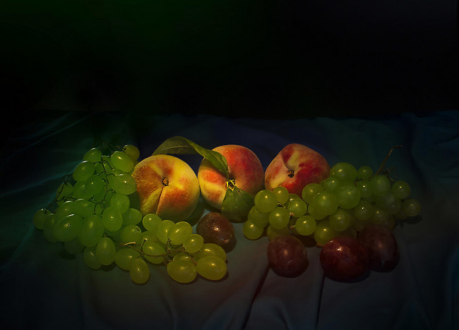 Обои картинки фото еда, фрукты,  ягоды, виноград, персики, десерт
