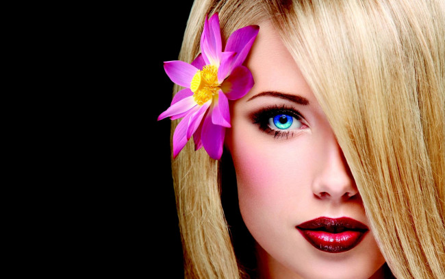 Обои картинки фото девушки, - лица,  портреты, блондинка, лицо, цветок