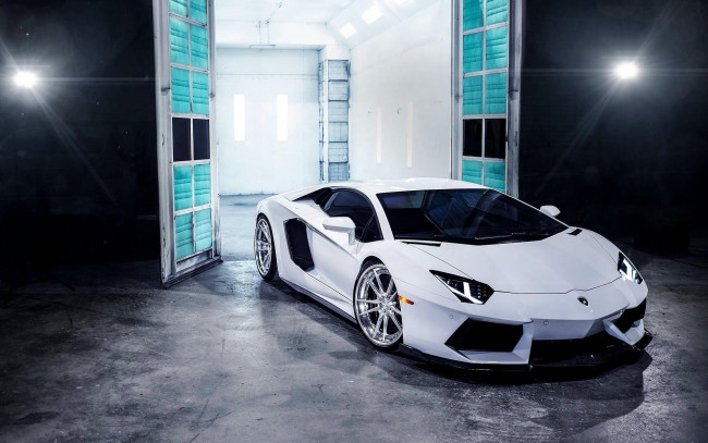 Обои картинки фото автомобили, lamborghini, ламборджини, гараж, свет, бокс, белый