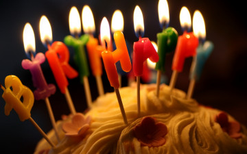 обоя праздничные, день рождения, торт, свечи, огоньки, надпись, поздрвление