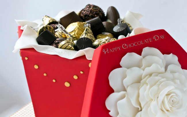 Обои картинки фото еда, конфеты,  шоколад,  сладости, роза, надпись, ассорти, коробка