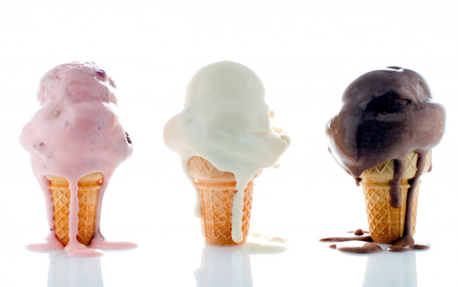 Обои картинки фото еда, мороженое,  десерты, клубничное, ванильное, шоколадное, рожок, вафельный
