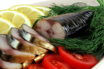 Картинка еда рыба морепродукты суши роллы скумбрия лук зелень помидоры томаты